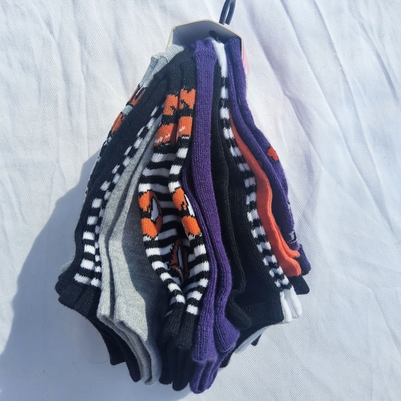 Betsey Johnson Gray and Orange Cat Socks 6pk - Picture 2 of 3